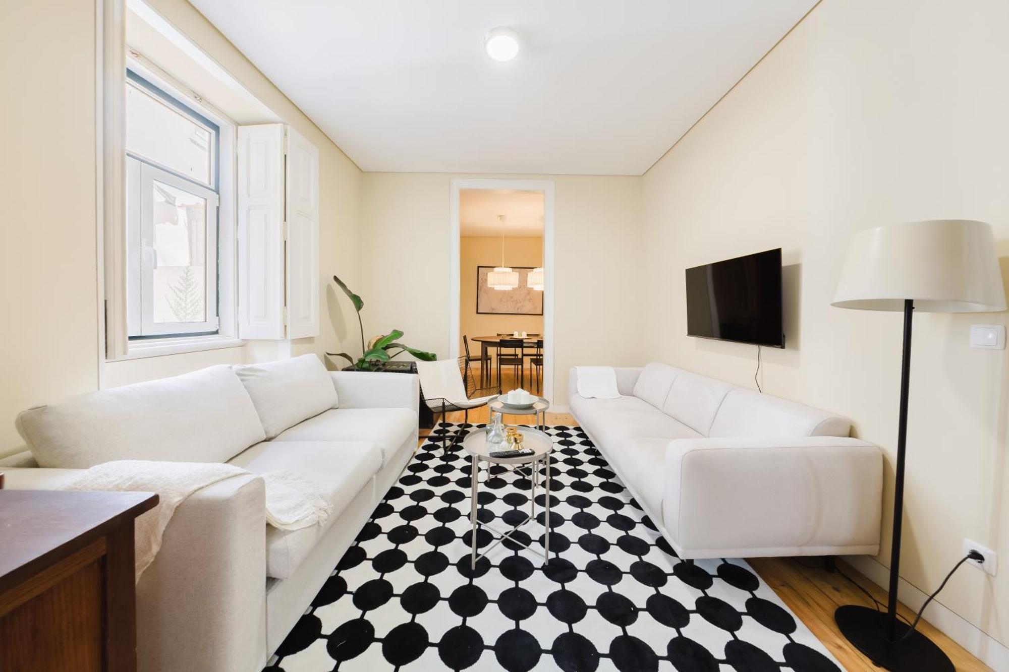 & Spacious 41 Bed Apartment Lisbon