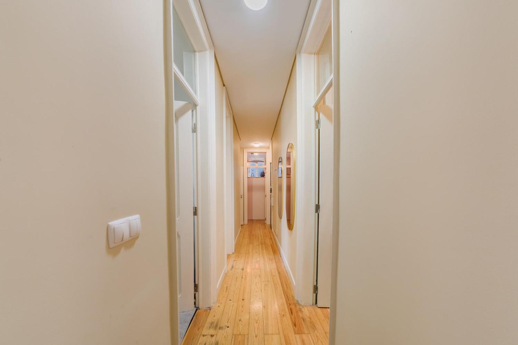 & Spacious 41 Bed Apartment Lisbon