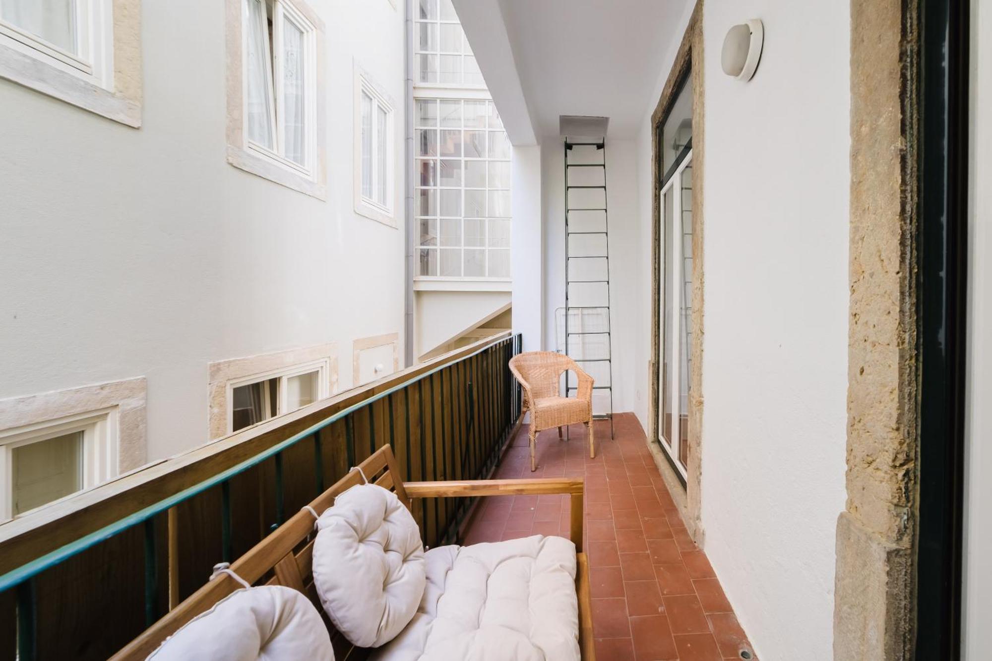 Apartment & Spacious 41 Bed