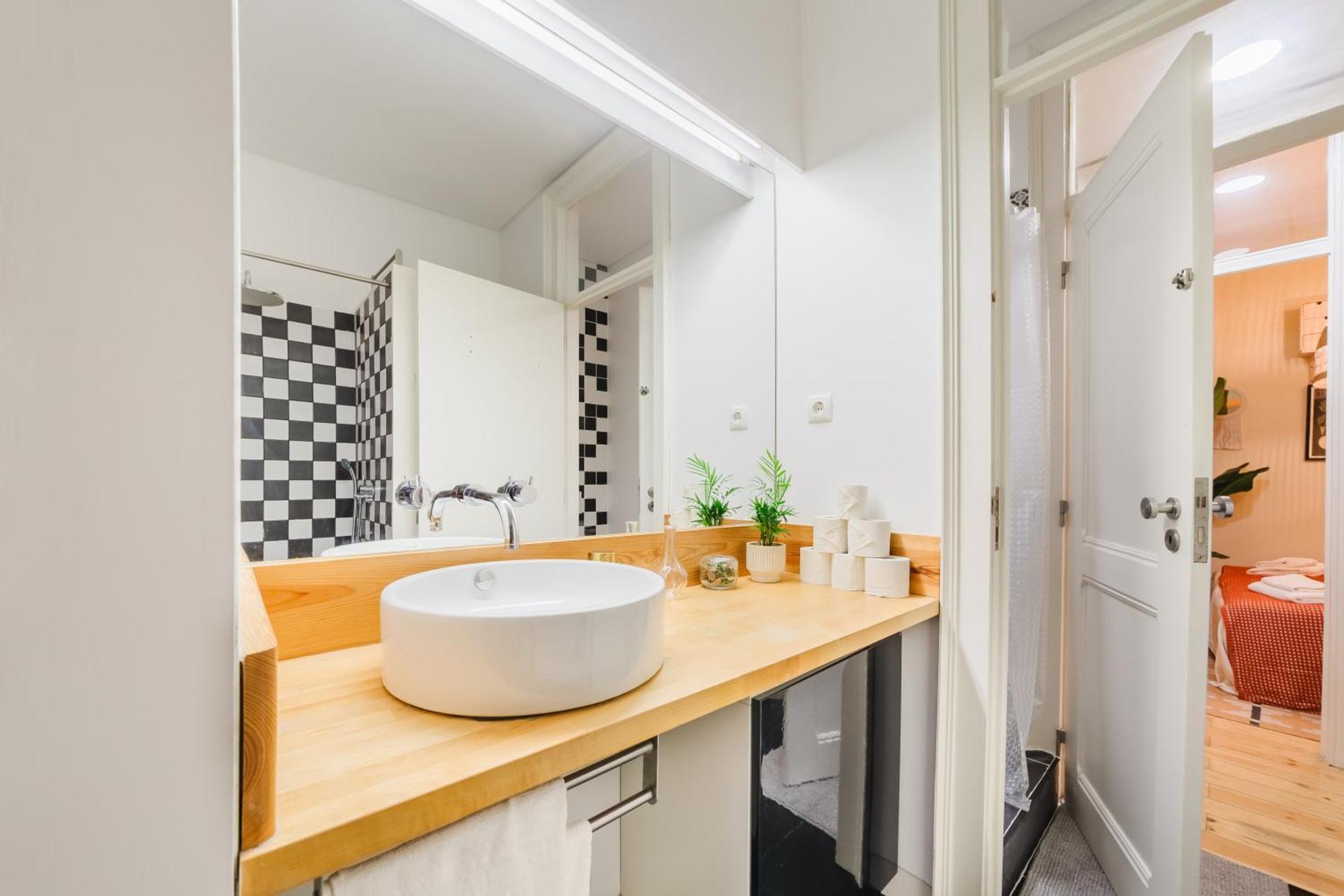 & Spacious 41 Bed Apartment