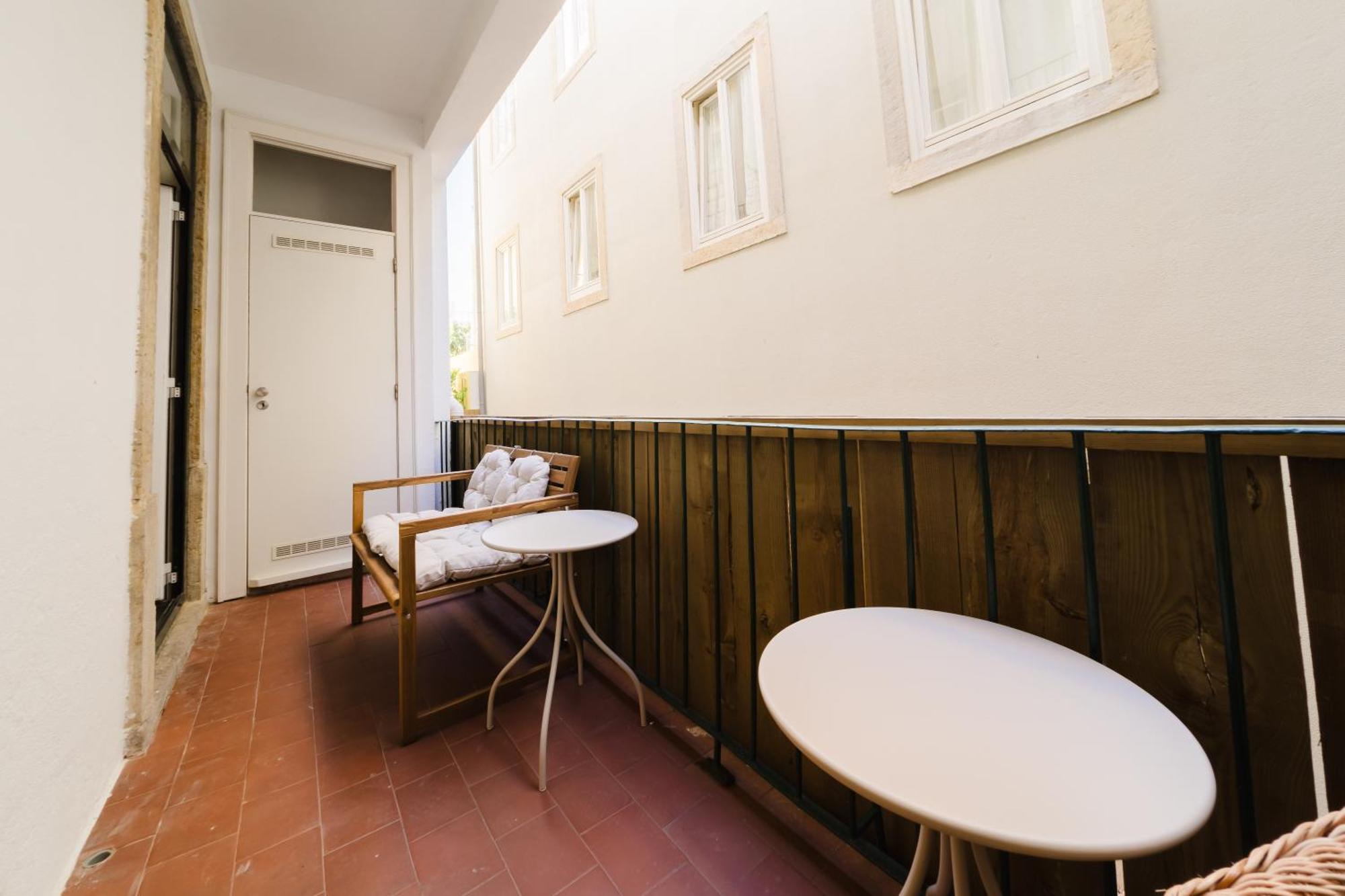 Apartment & Spacious 41 Bed
