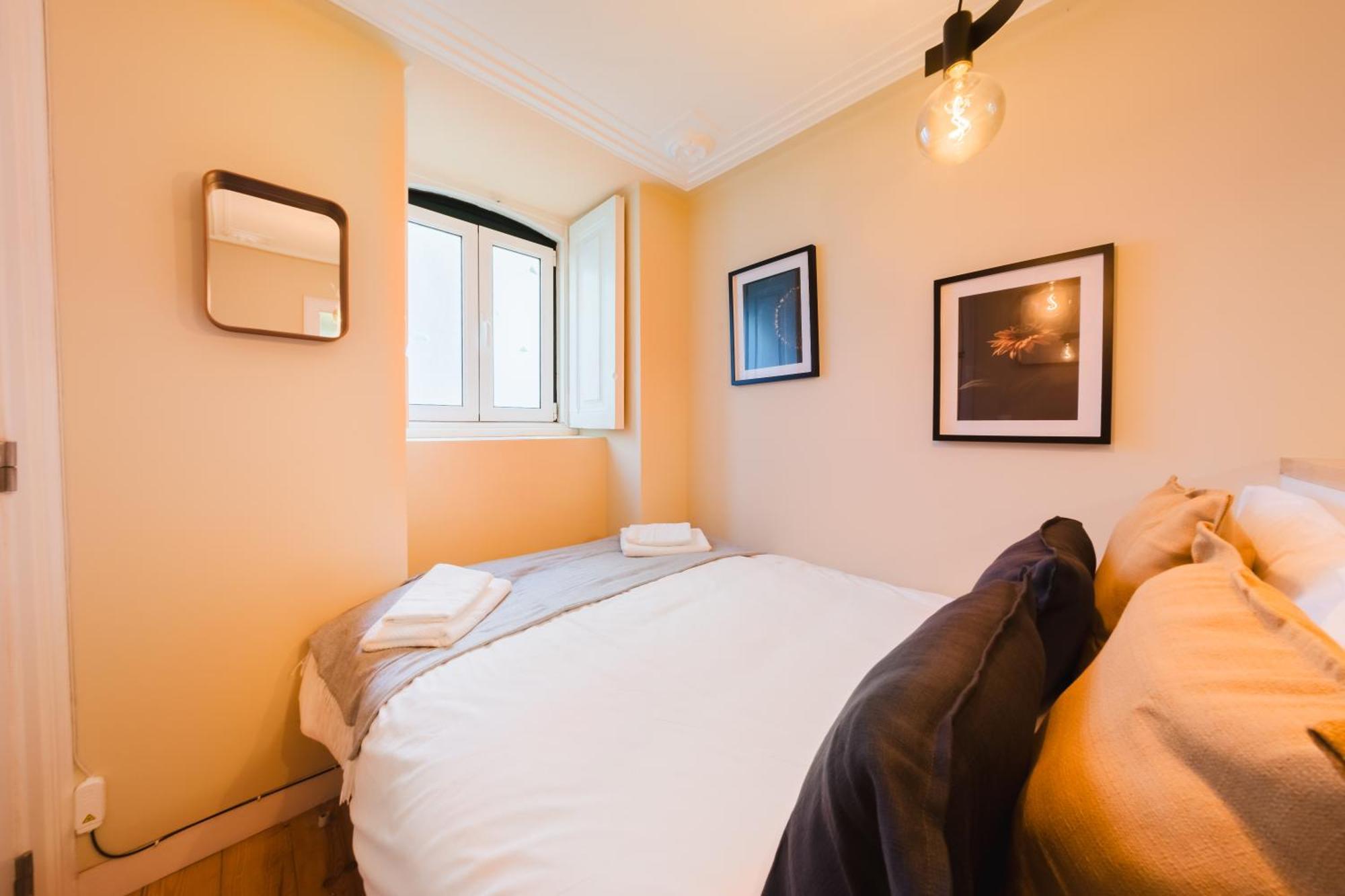 & Spacious 41 Bed Apartment Lisbon